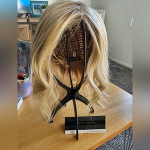 Wig belletress